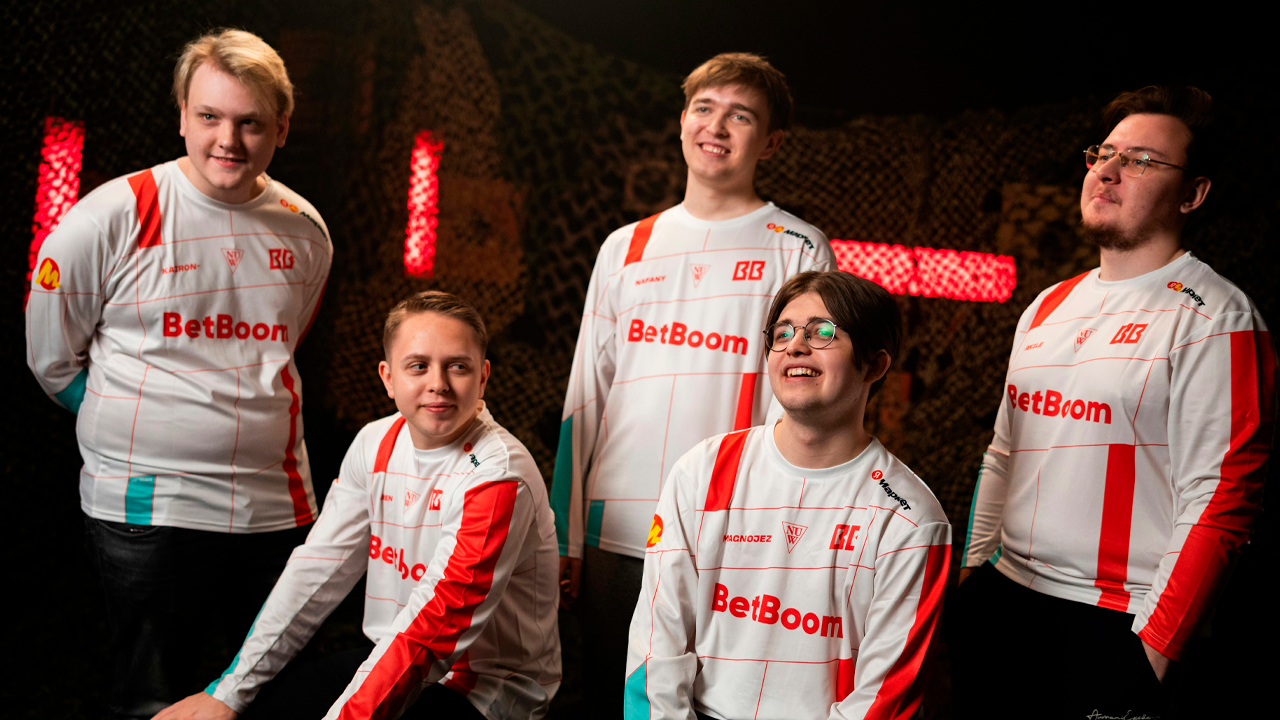 Five men in BetBoom team uniforms